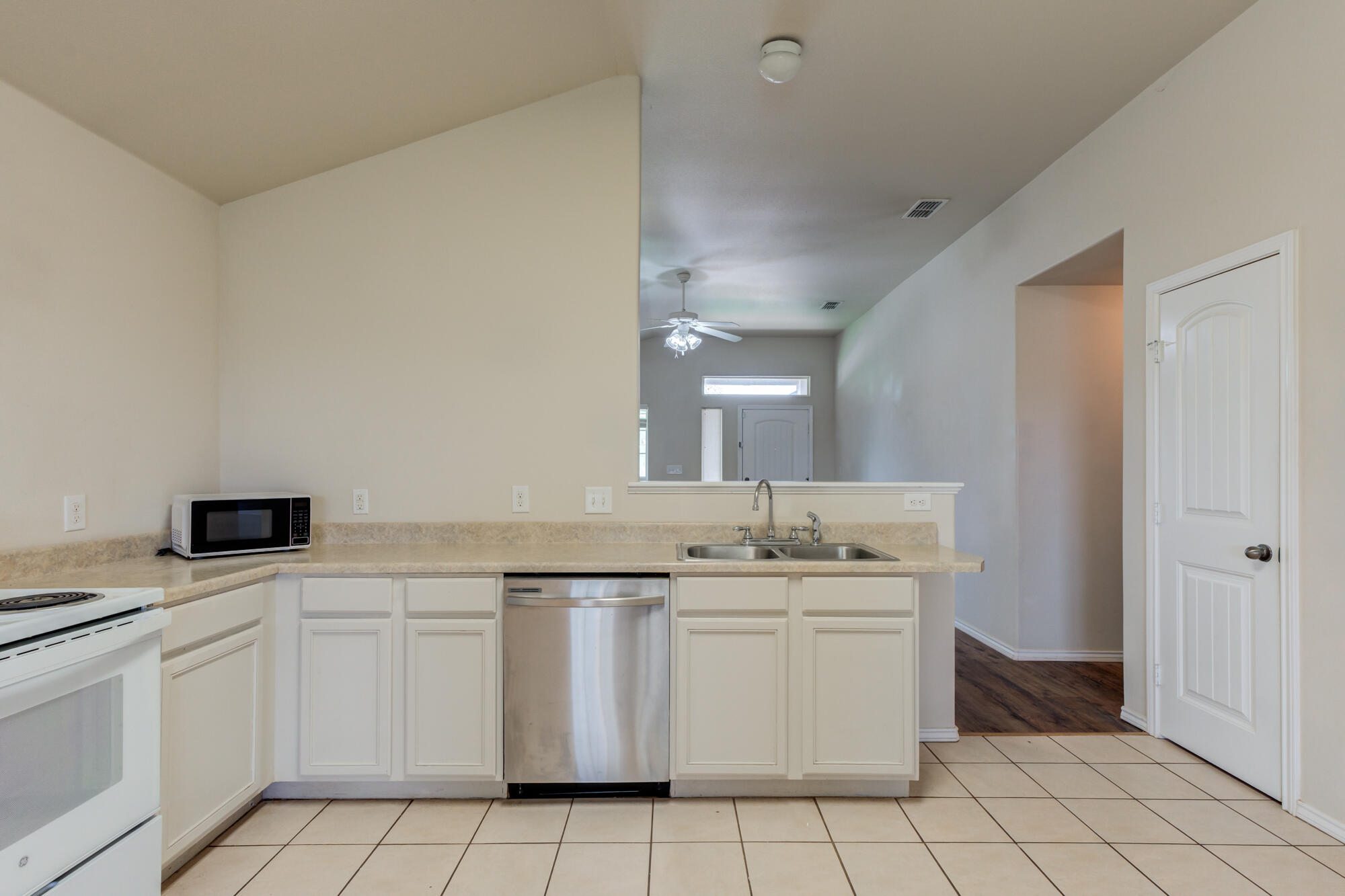 7033 94th Street Lubbock, TX 79424 - Photo 13 of 31 DSC01072_3_4_5_6