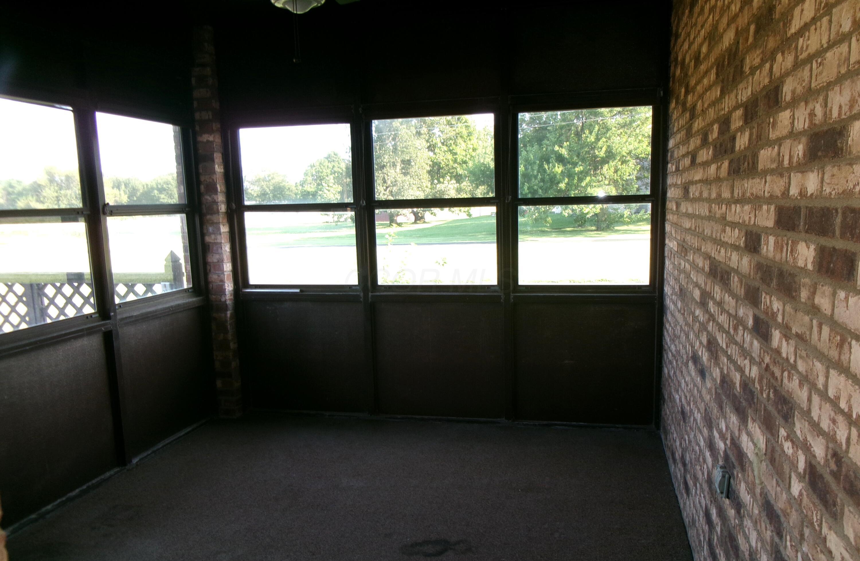 6670 Ridpath Road Grove City, OH 43123 - Photo 22 of 30 3 season room