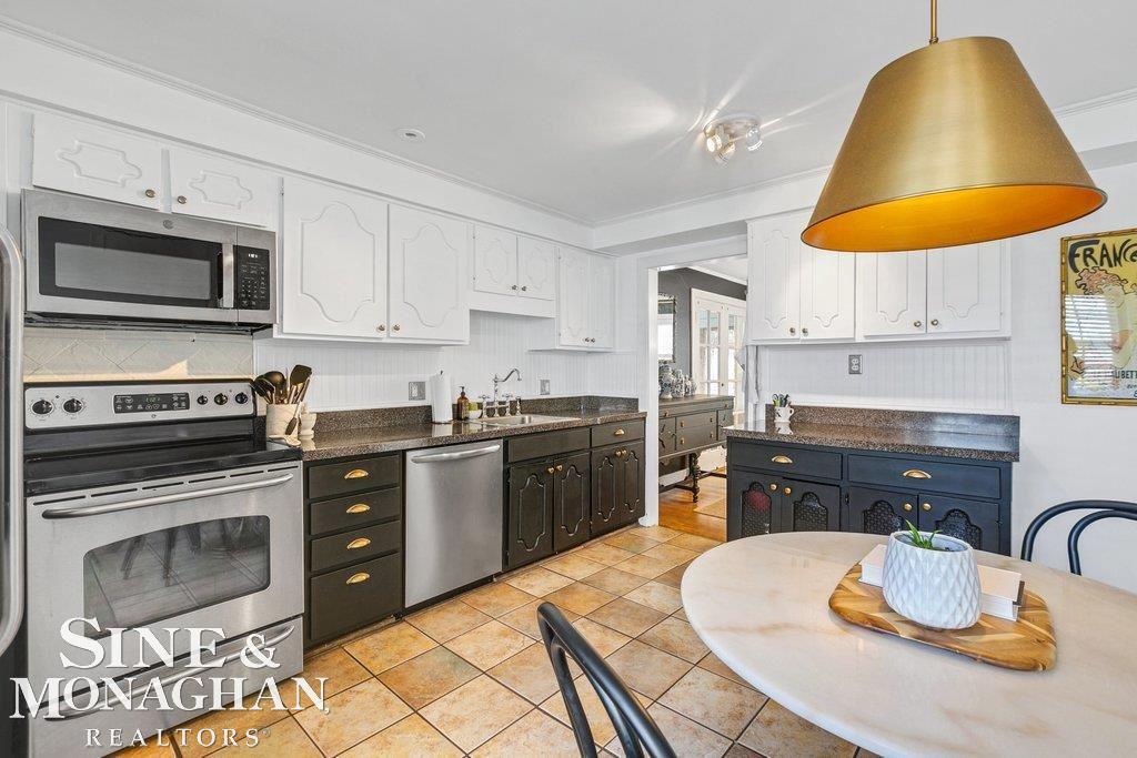 690 Rivard Boulevard Grosse Pointe, MI 48230 - Photo 10 of 43 50072838-9.JPG