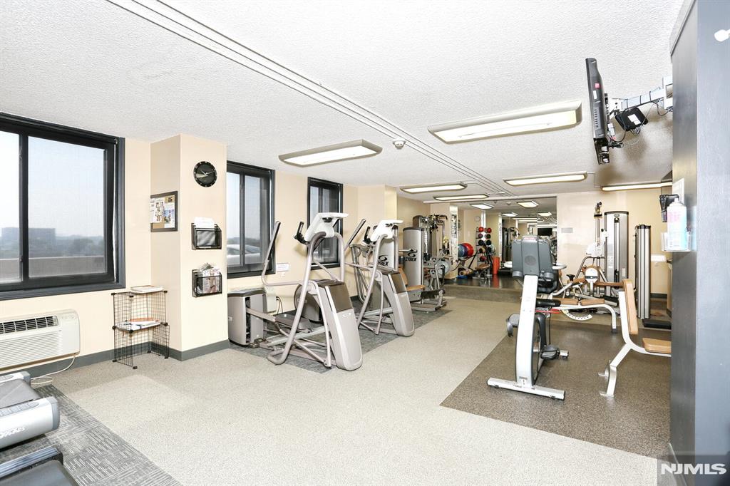 160 Overlook Avenue, Unit 2D Hackensack, NJ 07601 - Photo 23 of 28