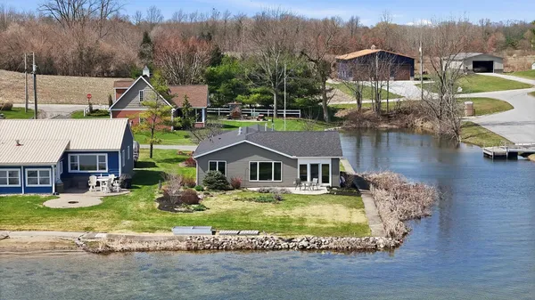 $449,900 | 4665 South 895th Street East, Wolcottville, IN 46795