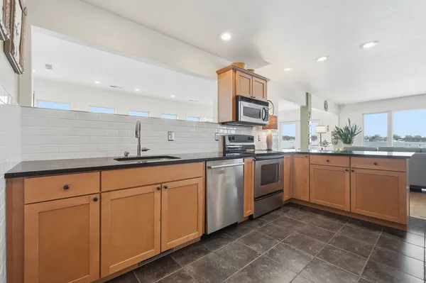 $449,900 | 4665 South 895th Street East, Wolcottville, IN 46795