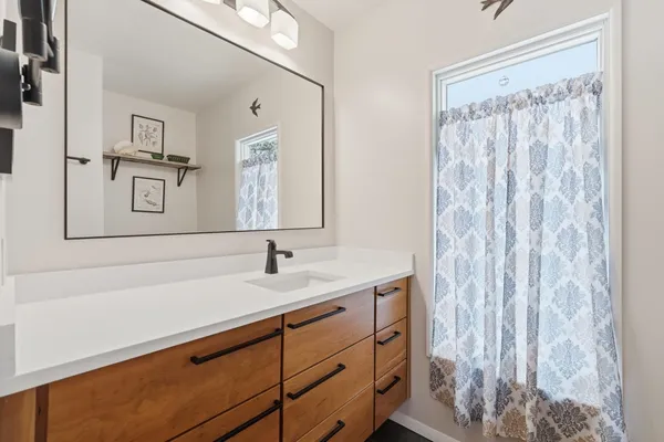 $449,900 | 4665 South 895th Street East, Wolcottville, IN 46795