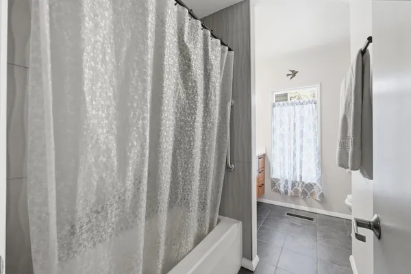 $449,900 | 4665 South 895th Street East, Wolcottville, IN 46795