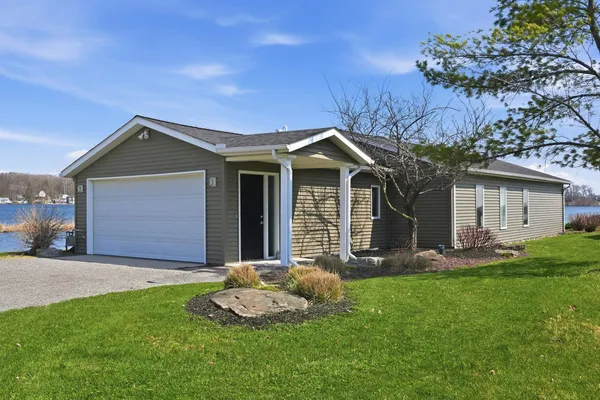 $449,900 | 4665 South 895th Street East, Wolcottville, IN 46795