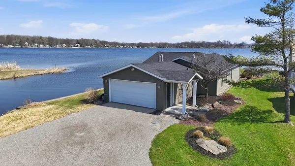 $449,900 | 4665 South 895th Street East, Wolcottville, IN 46795