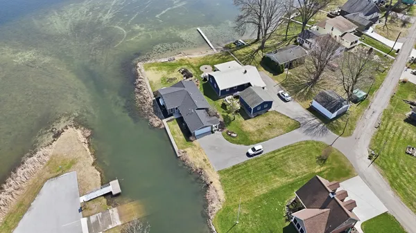 $449,900 | 4665 South 895th Street East, Wolcottville, IN 46795