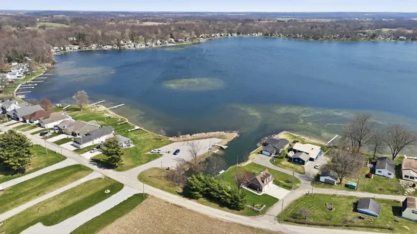 $449,900 | 4665 South 895th Street East, Wolcottville, IN 46795