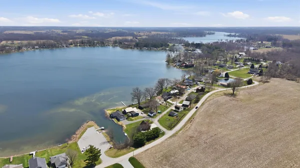 $449,900 | 4665 South 895th Street East, Wolcottville, IN 46795