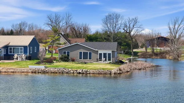 $449,900 | 4665 South 895th Street East, Wolcottville, IN 46795