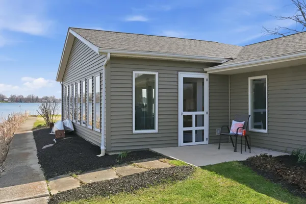 $449,900 | 4665 South 895th Street East, Wolcottville, IN 46795