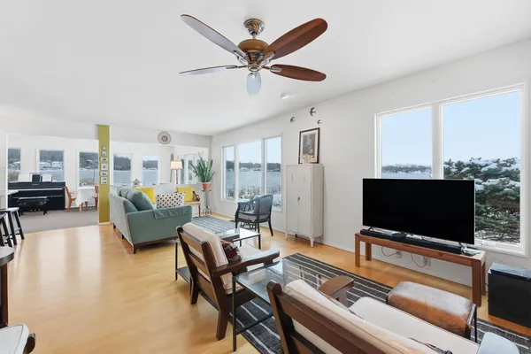 $449,900 | 4665 South 895th Street East, Wolcottville, IN 46795