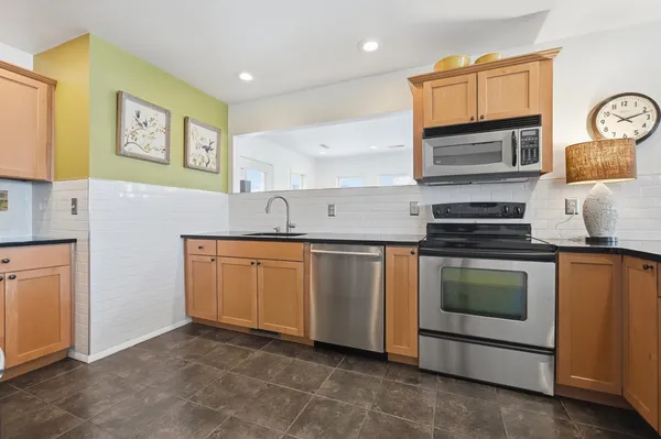 $449,900 | 4665 South 895th Street East, Wolcottville, IN 46795