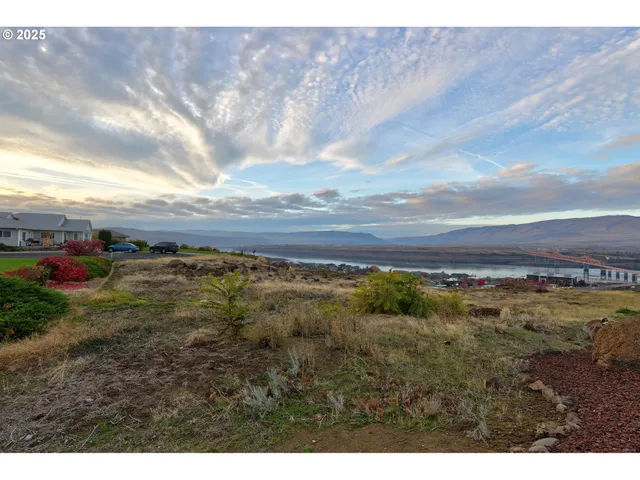 $240,000 | 512 East Knoll Court, The Dalles, OR 97058