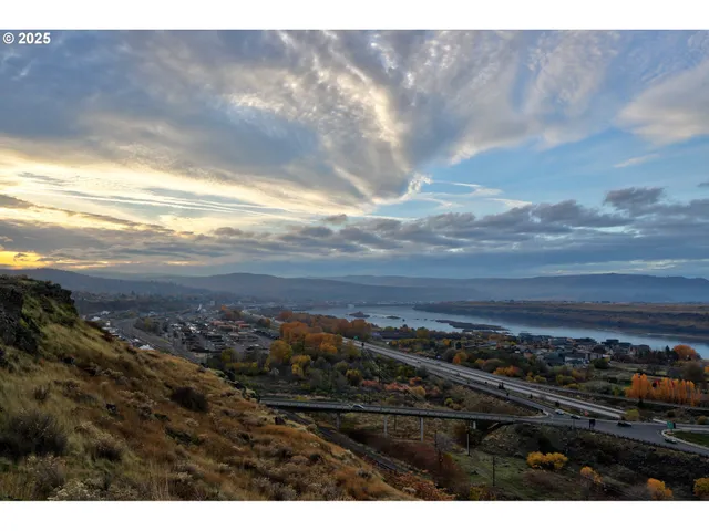 $240,000 | 512 East Knoll Court, The Dalles, OR 97058