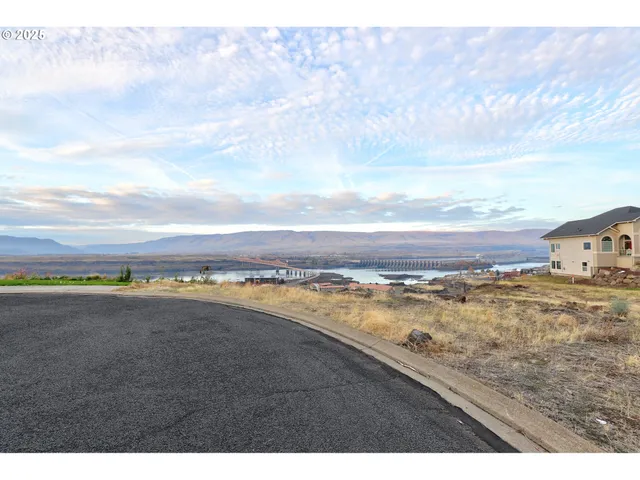 $240,000 | 512 East Knoll Court, The Dalles, OR 97058