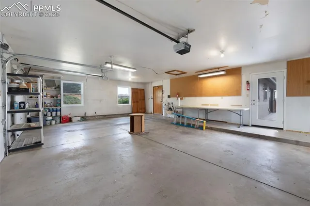 a view of a livingroom with furniture and a ceiling fan