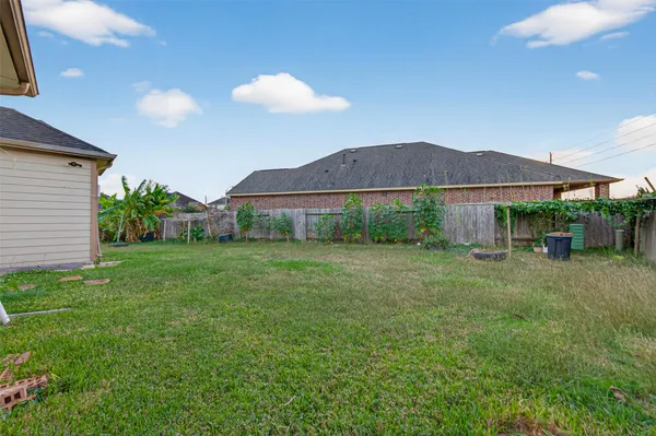 a view of a house with a backyard