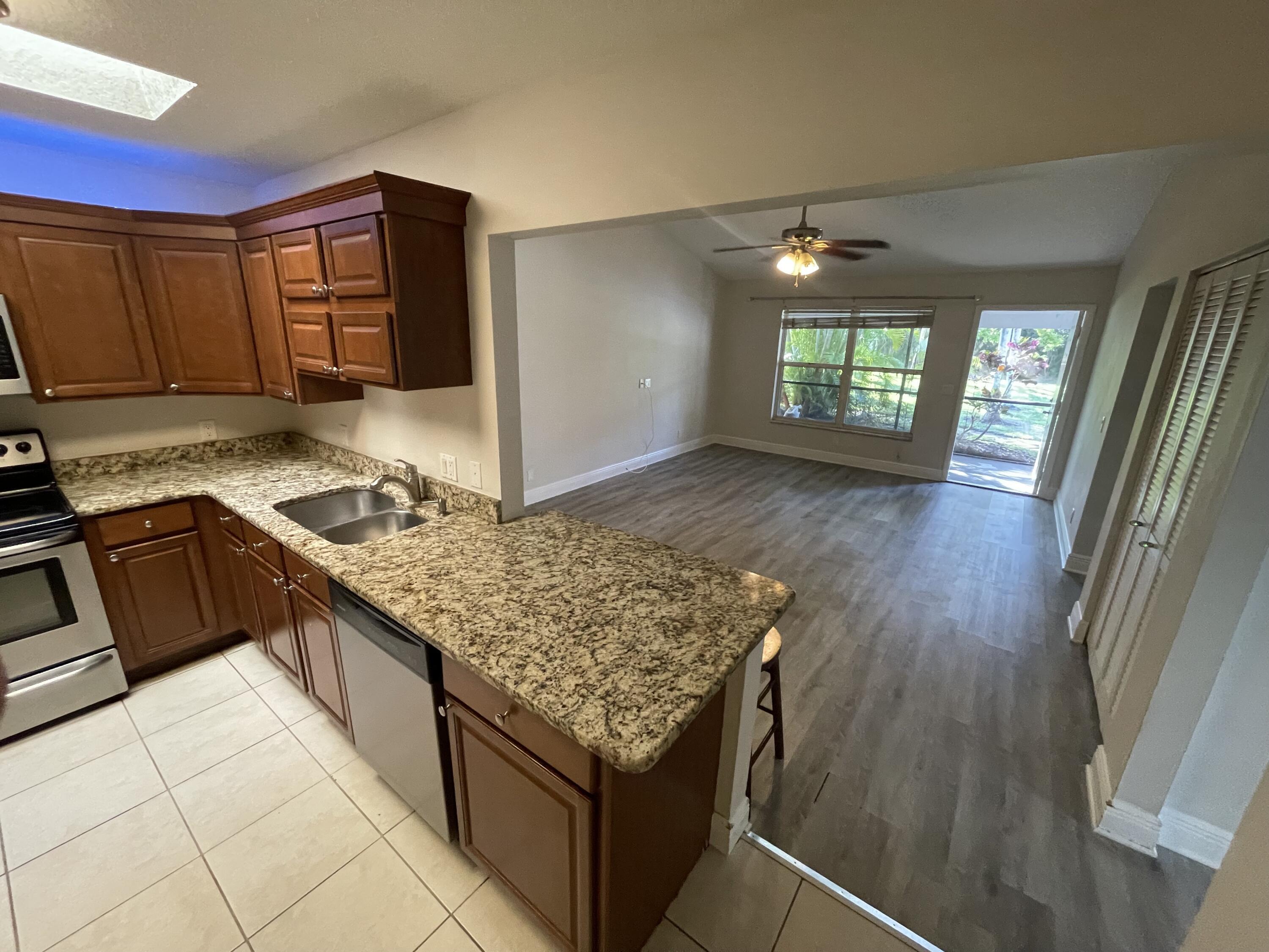 9073 Southeast Hobe Ridge Avenue Hobe Sound, FL 33455 - Photo 9 of 10 9073 Hobe Ridge Kit:liv