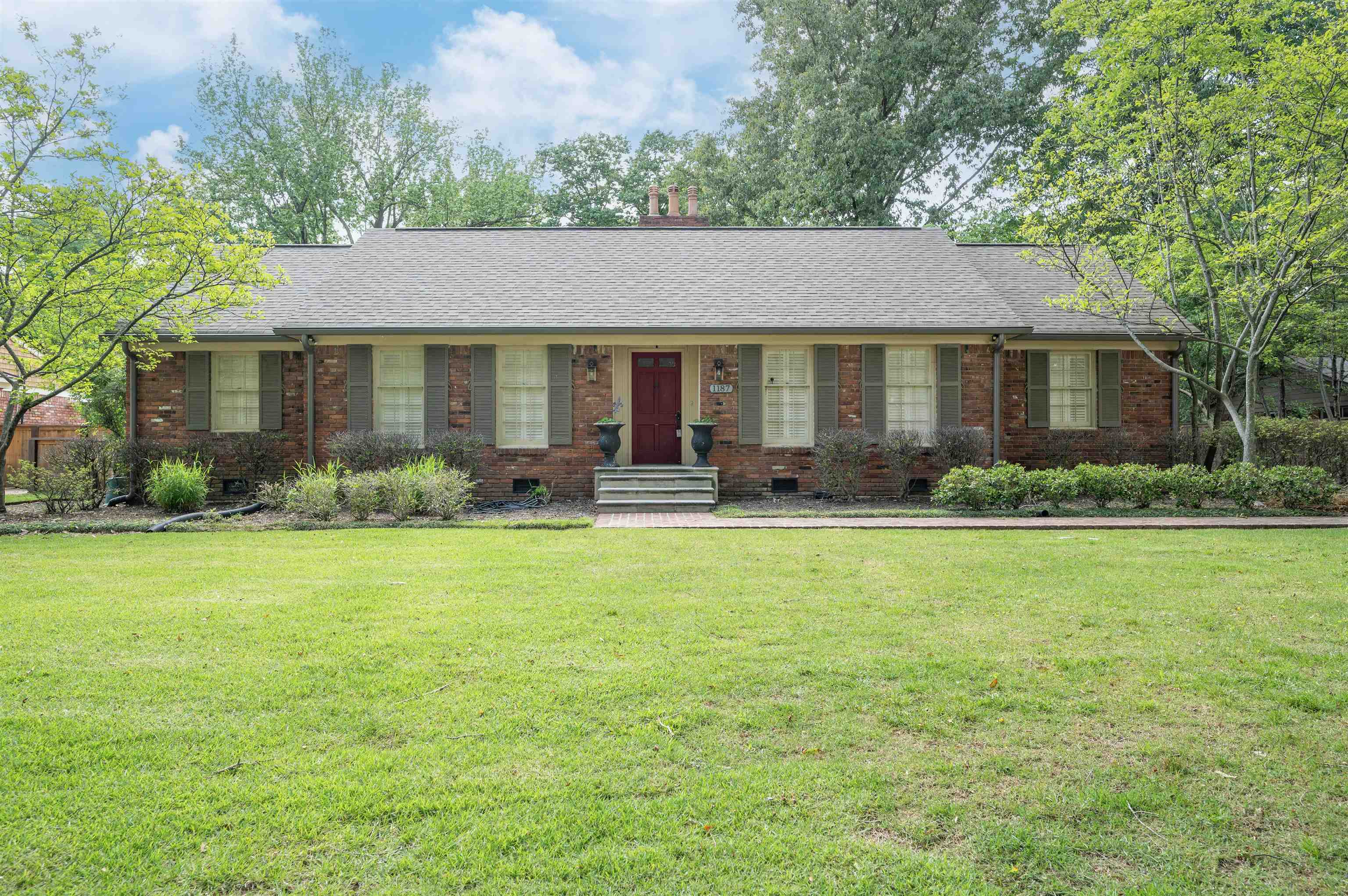 1187 Hayne Road Memphis, TN 38119 - Photo 3 of 25 a front view of house with yard and green space