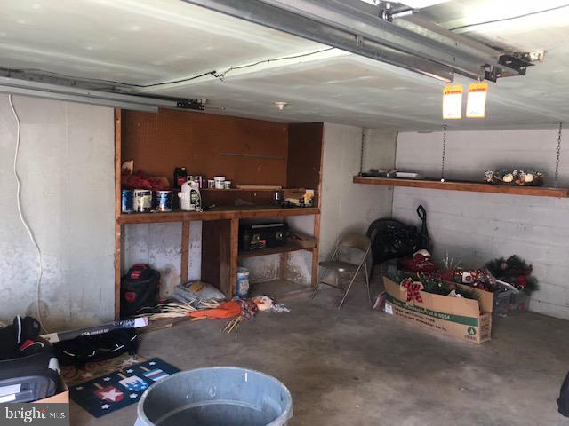 12529 Fedor Road Philadelphia, PA 19154 - Photo 19 of 24 Garage