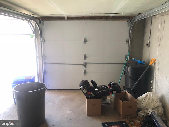 12529 Fedor Road Philadelphia, PA 19154 - Photo 20 of 24 Garage