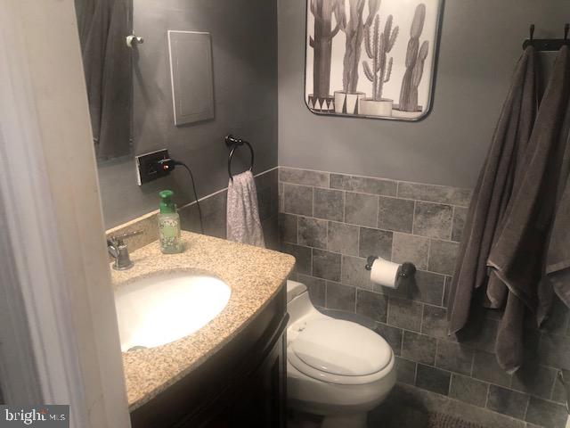 12529 Fedor Road Philadelphia, PA 19154 - Photo 8 of 24 1st Flr-Bathroom