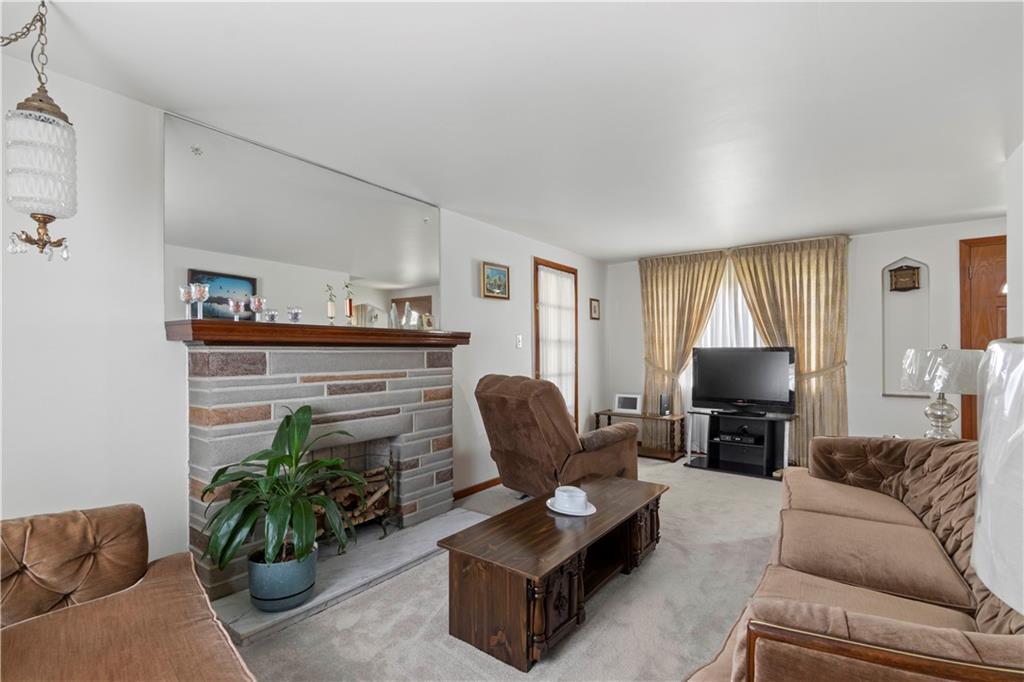102 Long Road Pittsburgh, PA 15235 - Photo 4 of 29 Gallery Image 4