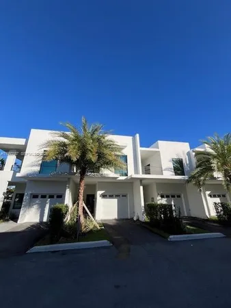 $3,500 | 2526 Pierce Street, Unit 10, Hollywood, FL 33020