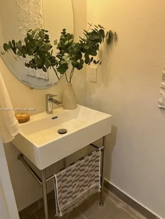 $3,500 | 2526 Pierce Street, Unit 10, Hollywood, FL 33020