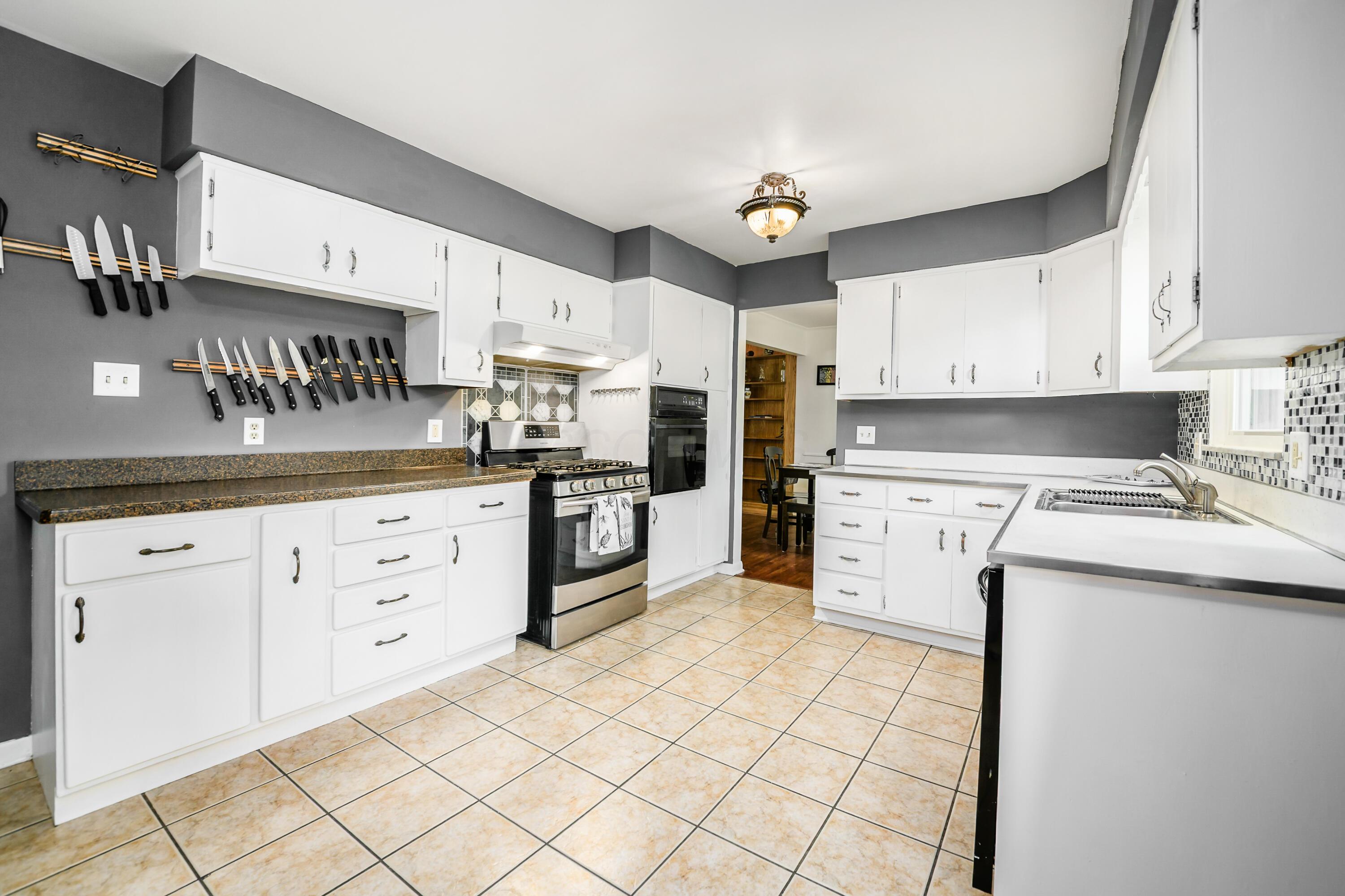 2175 Ridgeview Road Columbus, OH 43221 - Photo 20 of 36 L_2175_Ridgeview094