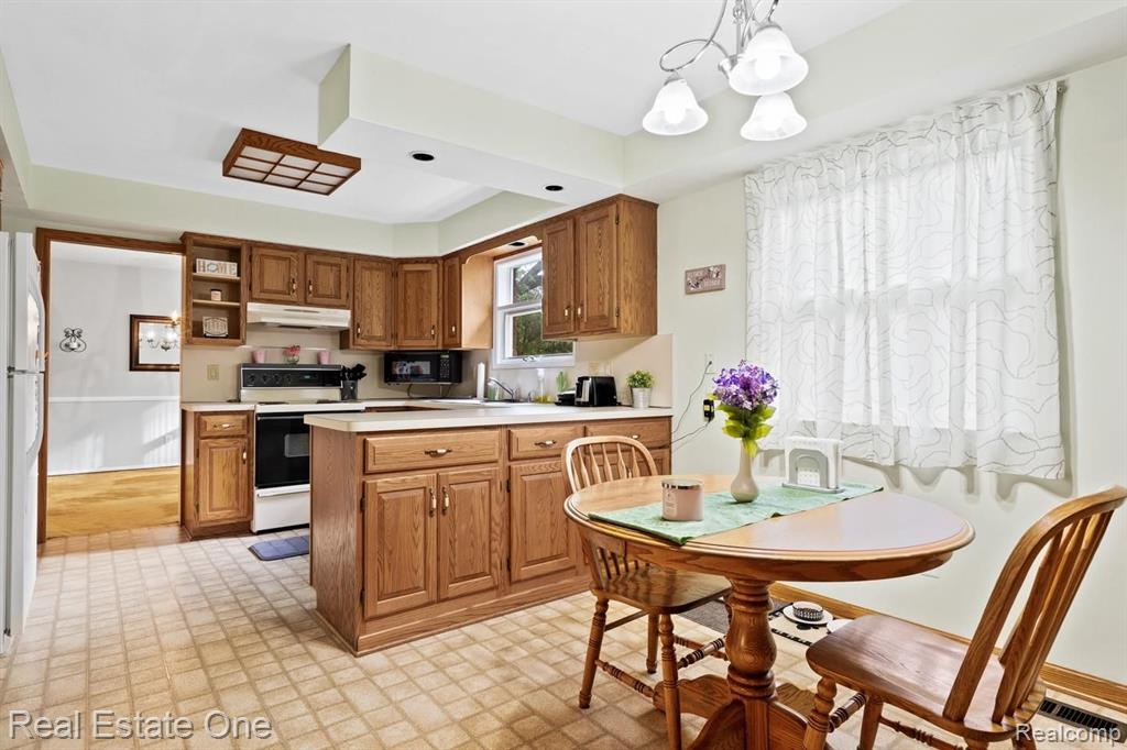 1503 Biggers Drive Rochester Hills, MI 48309 - Photo 11 of 29