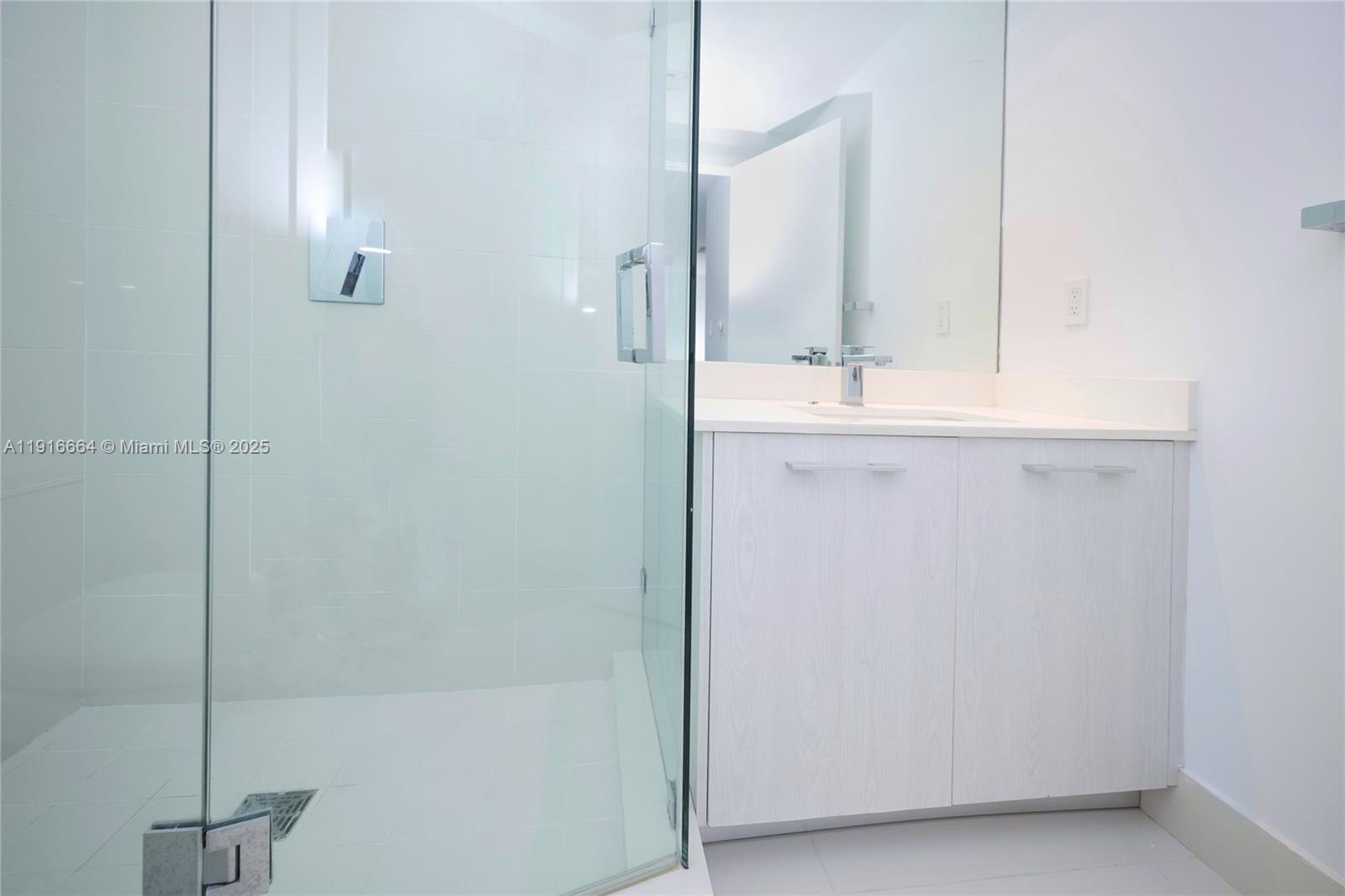 45 Southwest 9th Street, Unit 1504 Miami, FL 33130 - Photo 25 of 33 a bathroom with a sink and a mirror