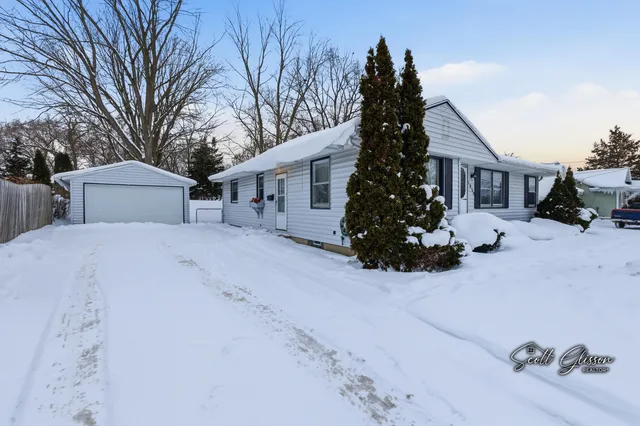 $319,000 | 1930 36th Street Southwest, Wyoming, MI 49519