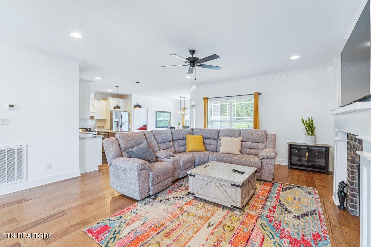 133 Black Oak Road Oak Ridge, TN 37830 - Photo 11 of 46 Living Room A2
