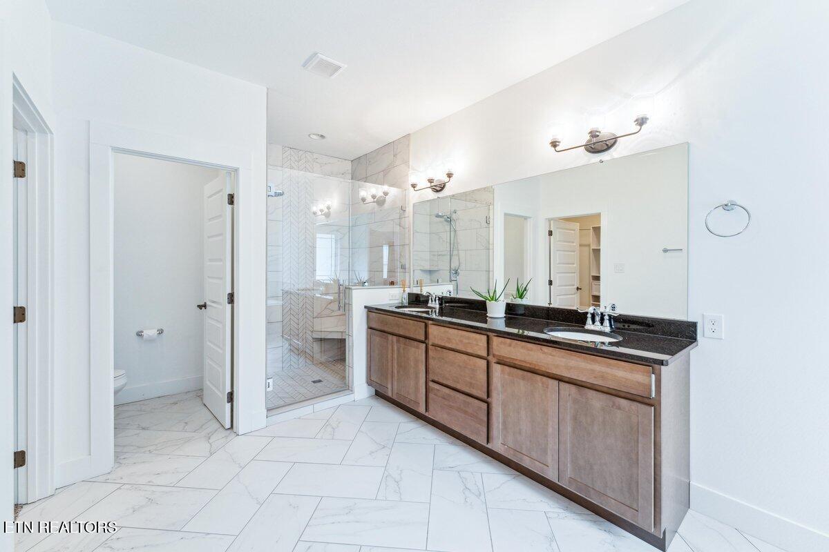133 Black Oak Road Oak Ridge, TN 37830 - Photo 21 of 46 Master Bathroom A1