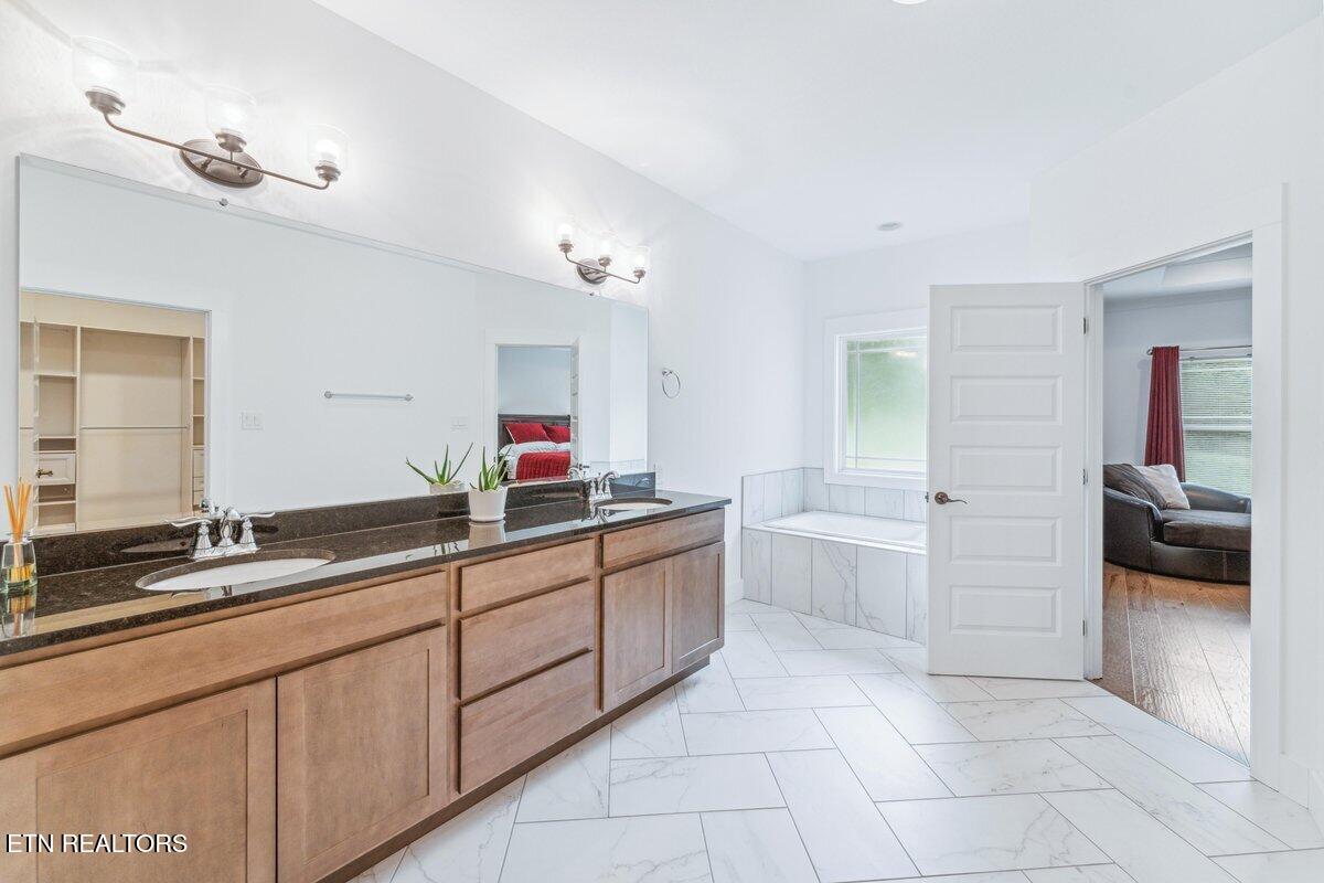 133 Black Oak Road Oak Ridge, TN 37830 - Photo 22 of 46 Master Bathroom A2