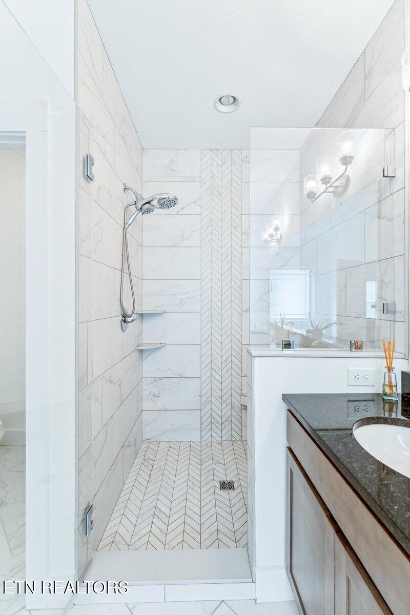 133 Black Oak Road Oak Ridge, TN 37830 - Photo 23 of 46 Master Bathroom A4