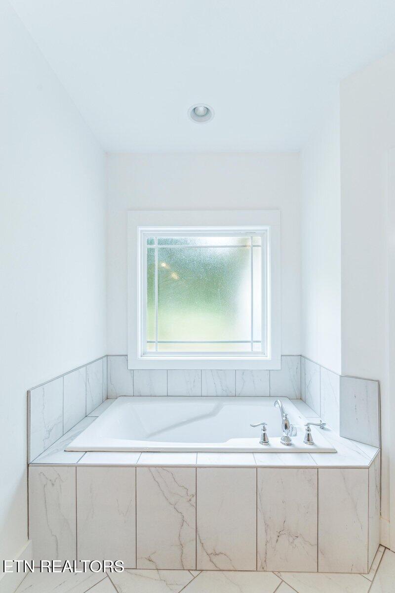 133 Black Oak Road Oak Ridge, TN 37830 - Photo 24 of 46 Master Bathroom A3