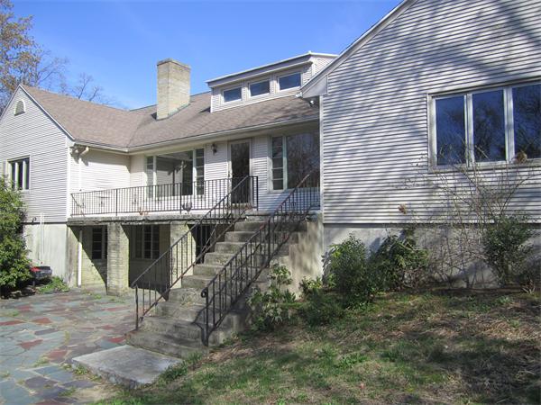 50 Ridgeway Circle Springfield, MA 01118 - Photo 2 of 4