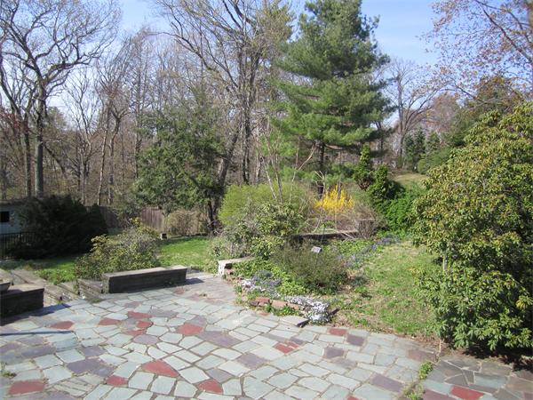 50 Ridgeway Circle Springfield, MA 01118 - Photo 3 of 4