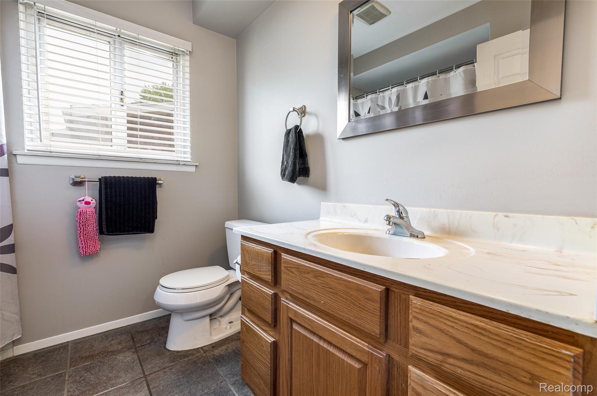 44103 Arlington Road Canton, MI 48187 - Photo 17 of 31 25.Bathroom