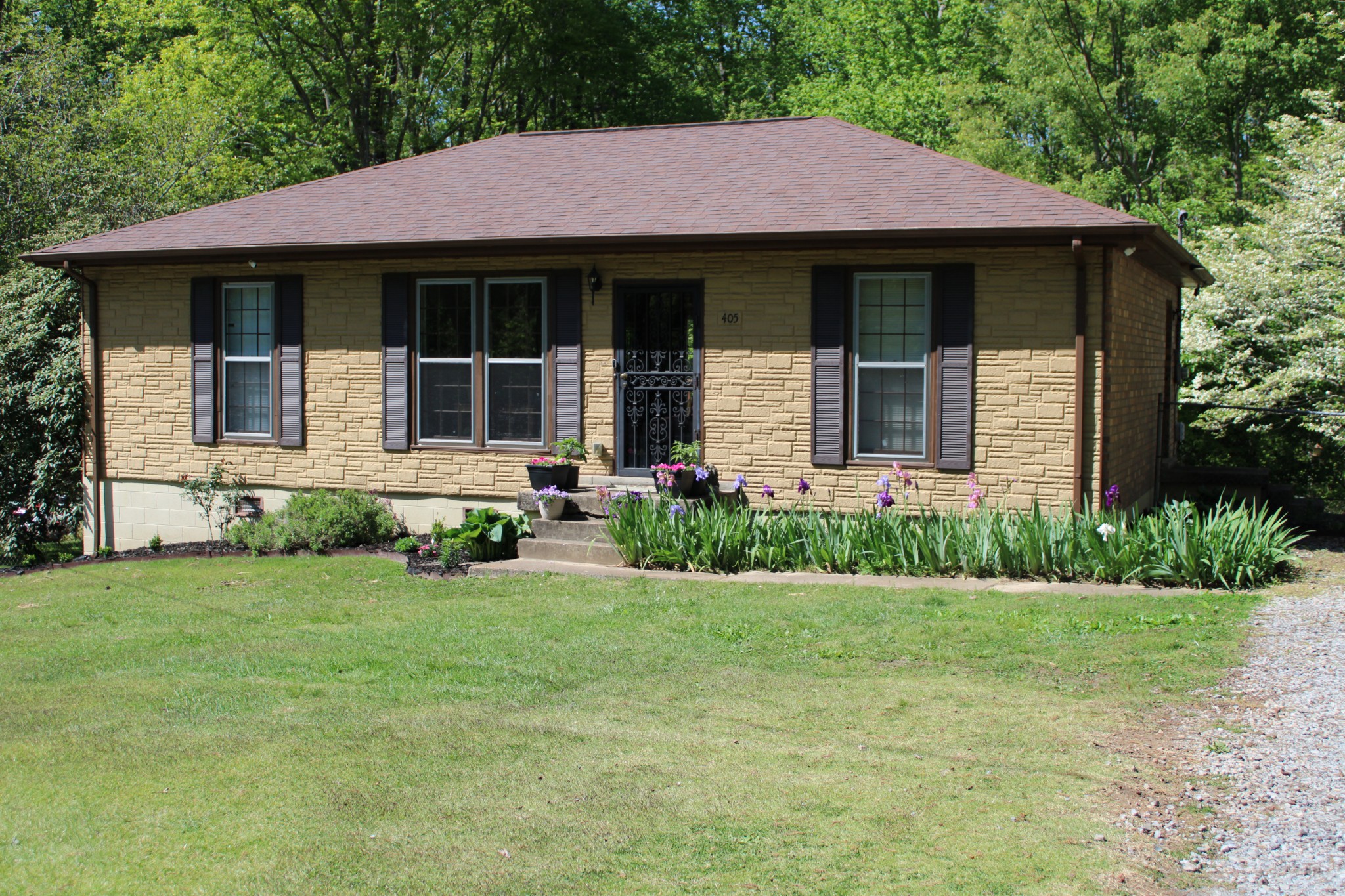 405 Blue Road Dickson, TN 37055 - Photo 1 of 17 Gallery Image 1