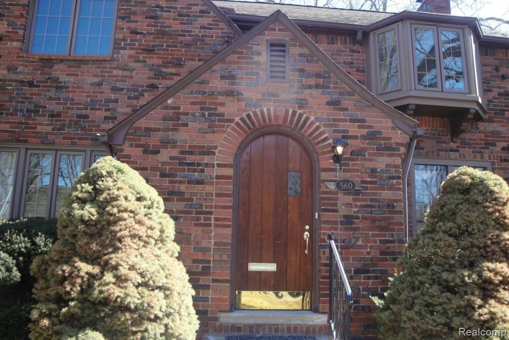 560 Barrington Road Grosse Pointe, MI 48230 - Photo 4 of 26 Barrington 560 009.jpg