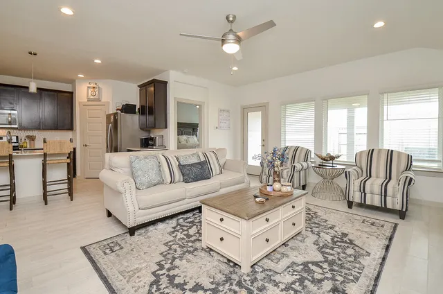 $345,000 | 13305 Lago Acero, La Marque, TX 77568