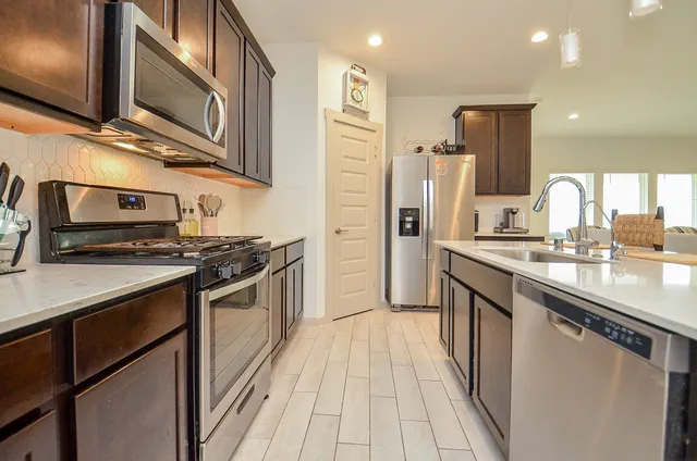 $345,000 | 13305 Lago Acero, La Marque, TX 77568