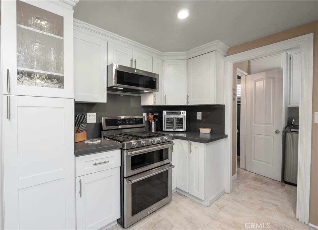 5481 Peacock Lane Riverside, CA 92505 - Photo 17 of 69 Kitchen