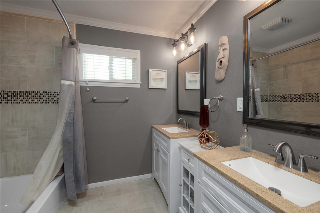 5481 Peacock Lane Riverside, CA 92505 - Photo 37 of 69 Upstairs Bathroom