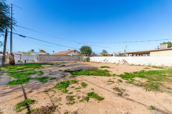 a view of a yard with an trees