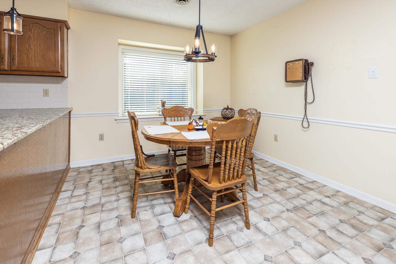 297 East White Road Collierville, TN 38017 - Photo 10 of 20 a dining room with furniture and window